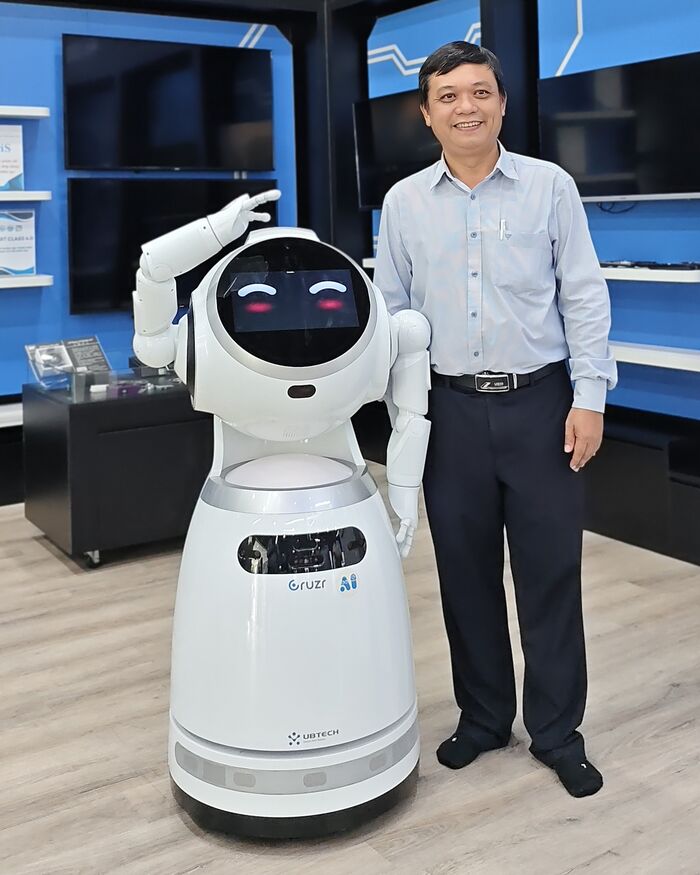 Viện trưởng TS. Trần Văn Tuấn