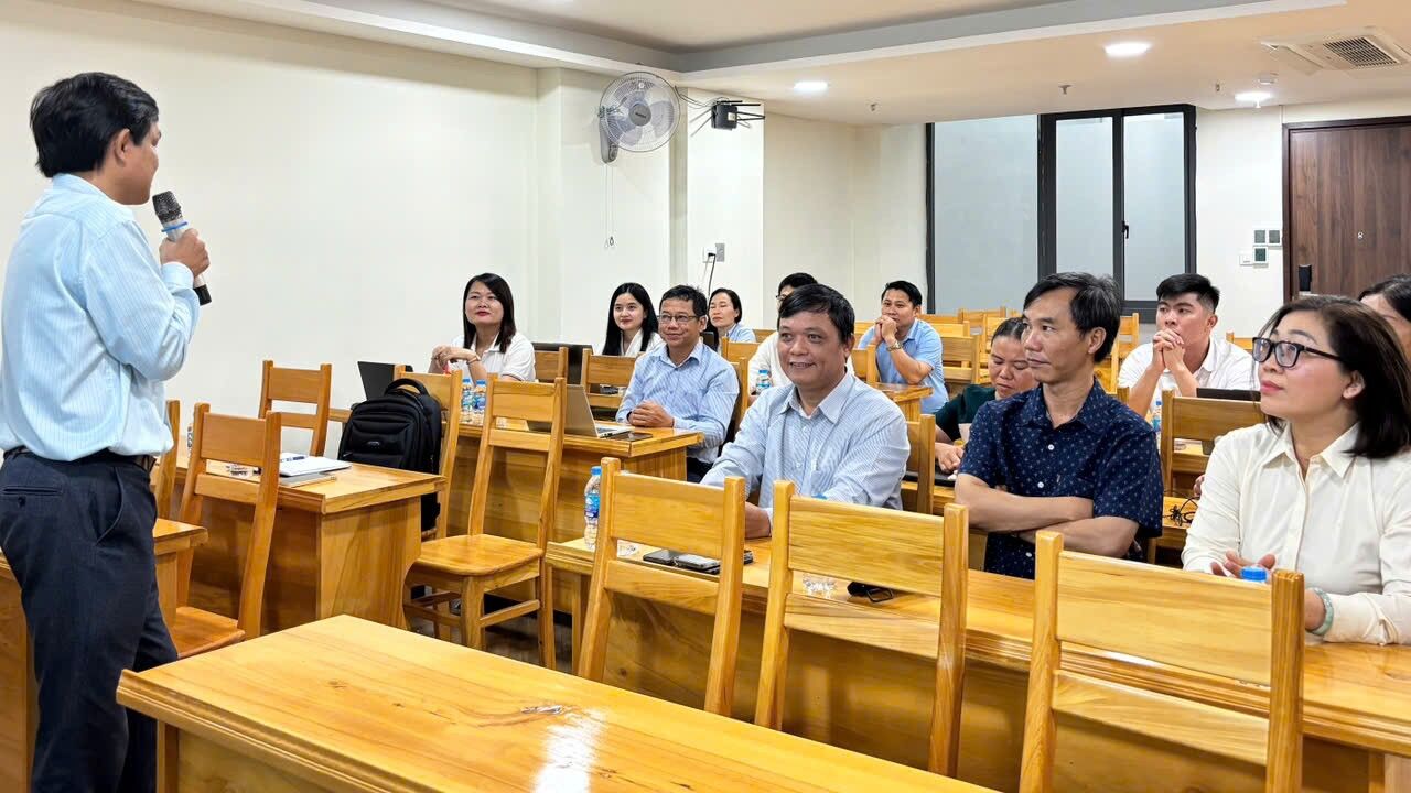 Tập huấn triển khai sử dụng nền tảng Ôn Luyện và giảng dạy AI Robotics trong trường học