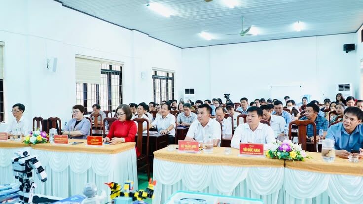BUÔN HỒ TRIỂN KHAI GIẢI PHÁP GIÁO DỤC AI & ROBOTICS TRONG TRƯỜNG HỌC