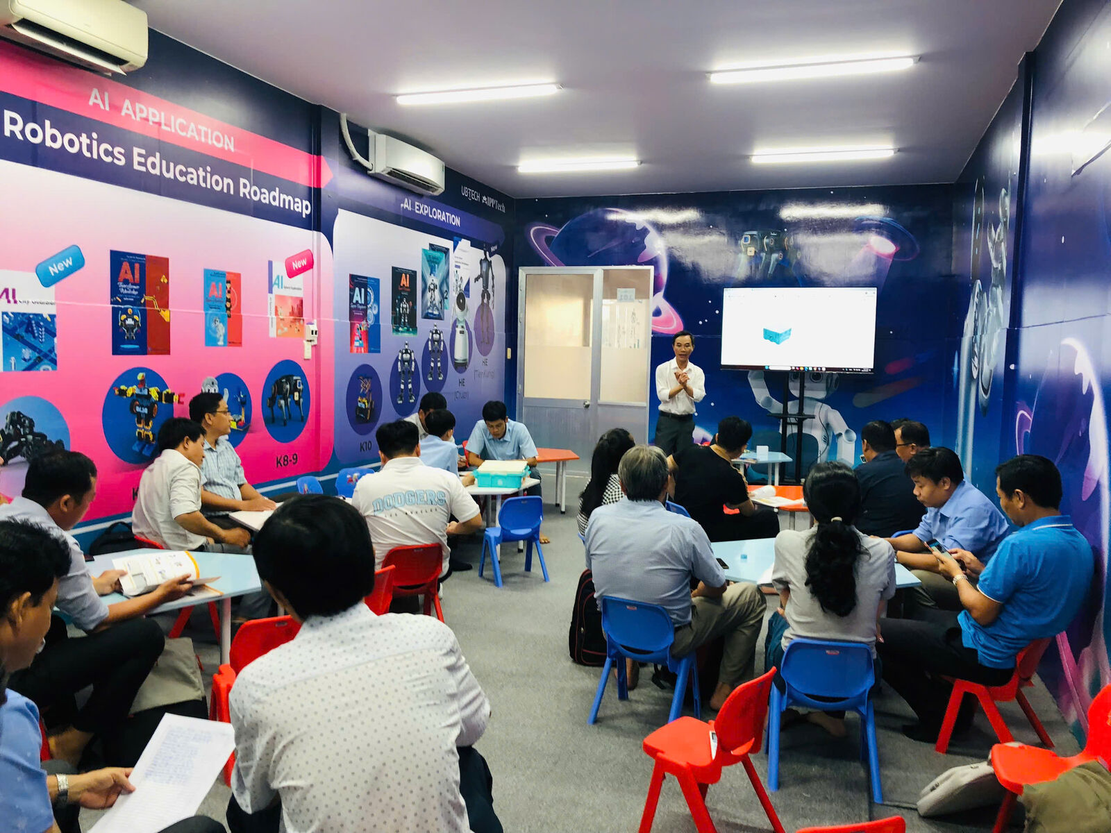 Chương trình tập huấn AI Robotics cho đội ngũ giáo viên tại tỉnh Vĩnh Long