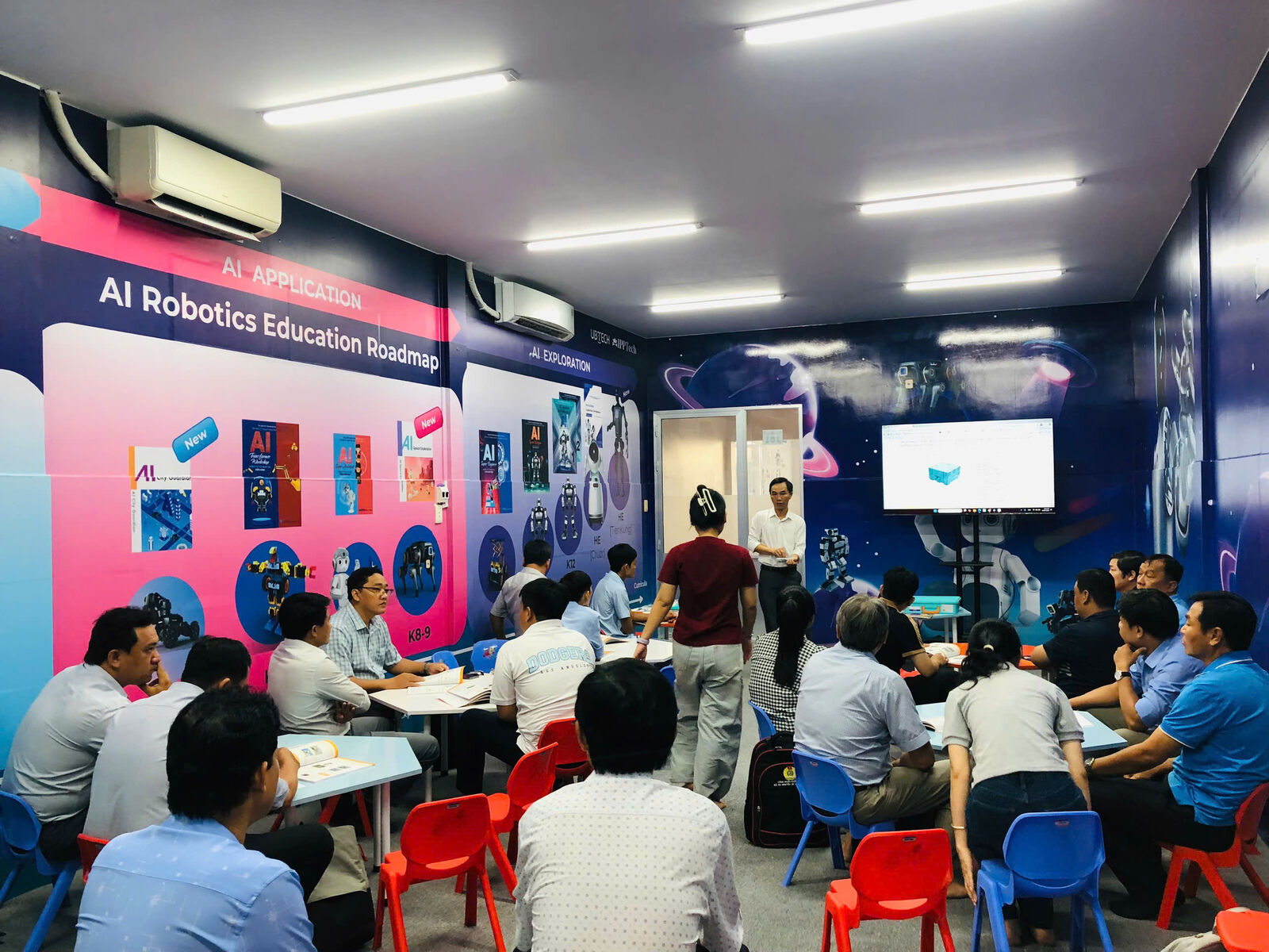 Chương trình tập huấn AI Robotics cho đội ngũ giáo viên tại tỉnh Vĩnh Long